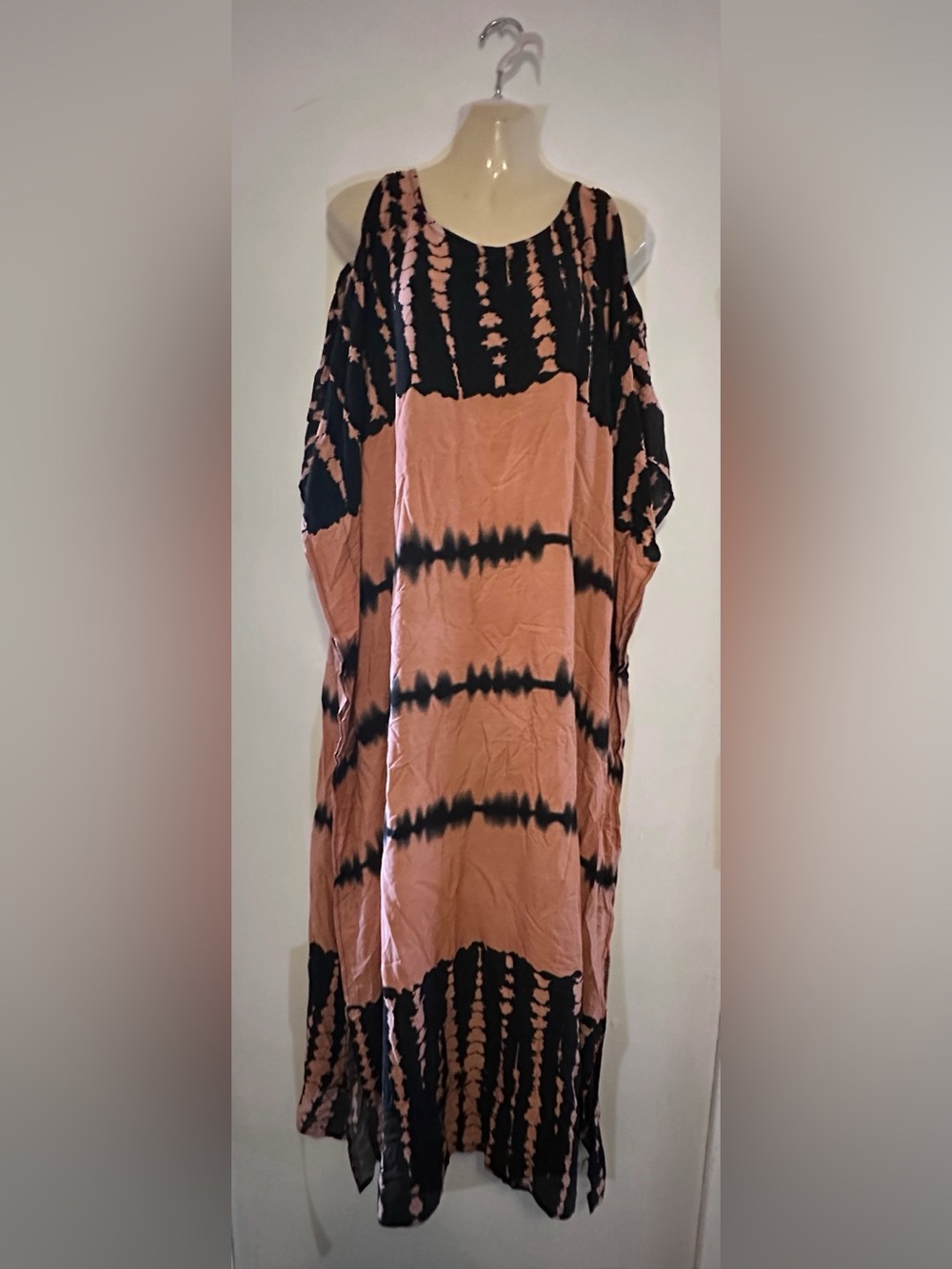 Tie-Dye Caftan Dress in Dusty Rose and Black